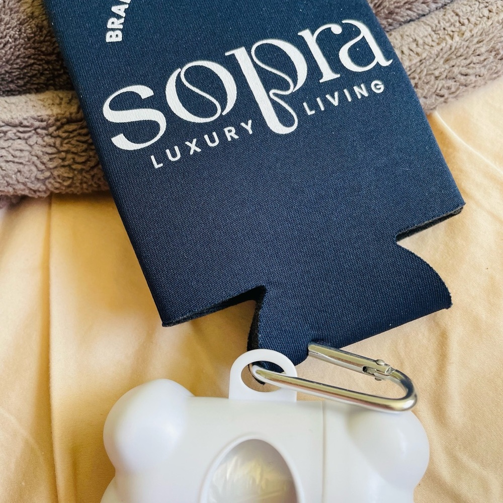 Sopra Luxury Living Navy Can Cooler with White bone bag dispenser Keychain
